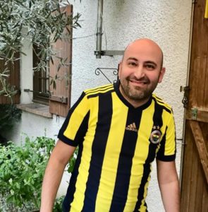 Mahir: Pharmacien et comme personne n’est parfait supporter de Fenerbahçe